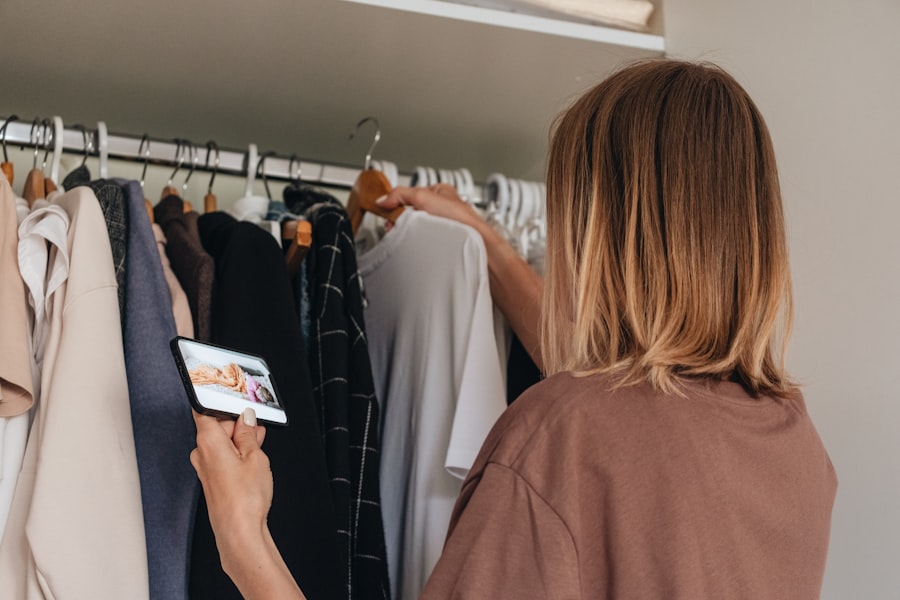 Why "Give Me an Outfit Idea" Always Disappoints — How to Talk Fashion with AI