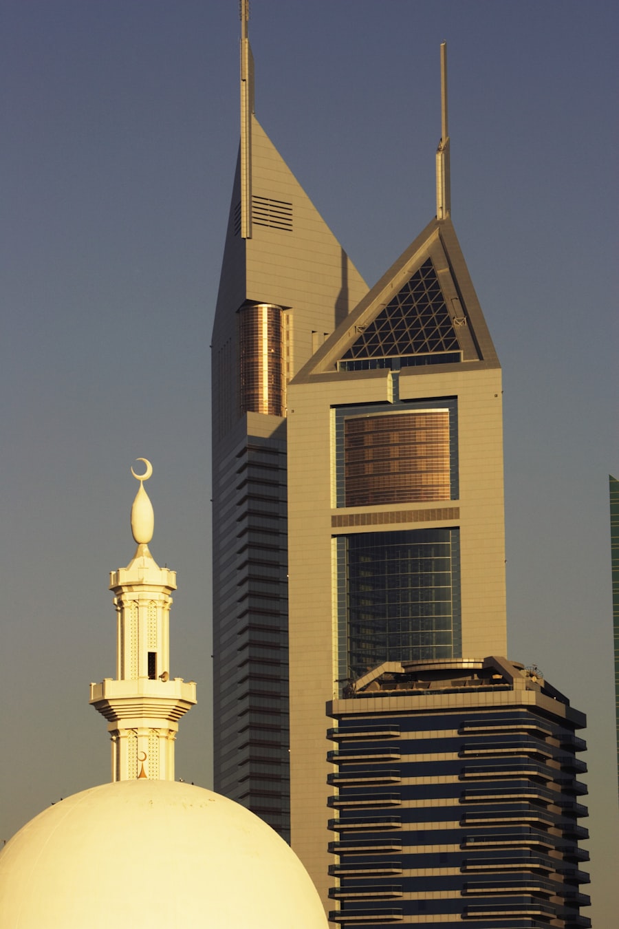 Can You Wear Shorts in a Dubai Mall? A Modest Fashion Guide for the Gulf Trio